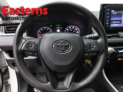 Used 2021 Toyota RAV4 LE FWD image 10