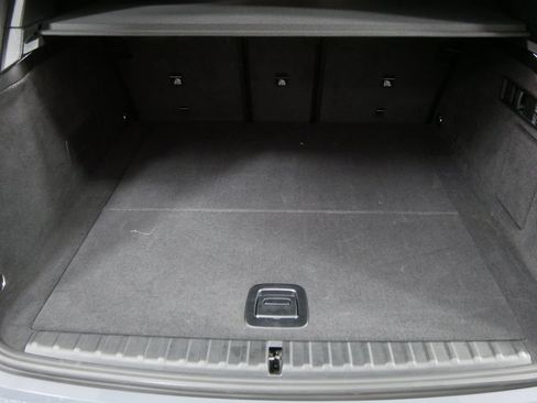 Used 2024 BMW iX xDrive50 w/ Sport Package AWD/4WD image 6