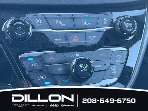Used 2025 Chrysler Pacifica Select FWD image 21