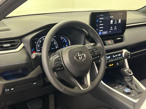 Used 2023 Toyota RAV4 XSE AWD/4WD image 15