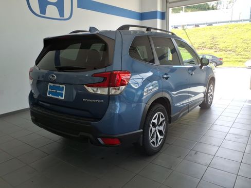 Used 2019 Subaru Forester Premium AWD/4WD image 5