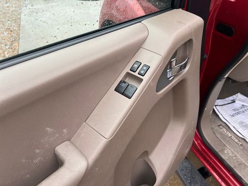 Used 2016 Nissan Frontier SV image 12