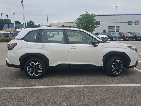 Used 2025 Subaru Forester AWD/4WD image 4
