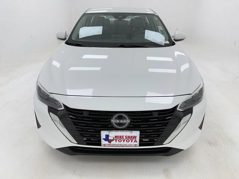 Used 2024 Nissan Sentra SV FWD image 3