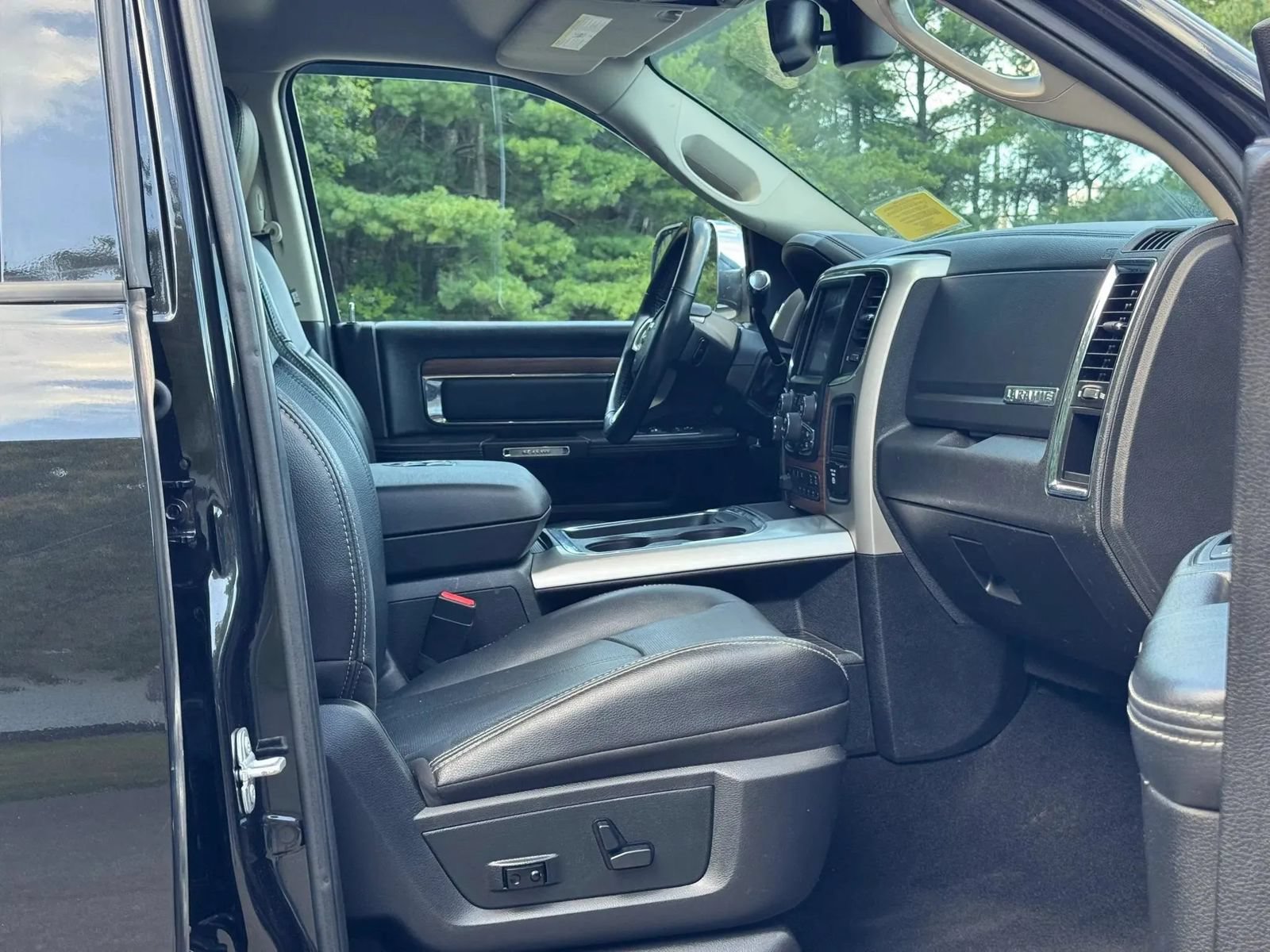 Used 2018 RAM 2500 Laramie w/ Snow Chief Group AWD/4WD image 14