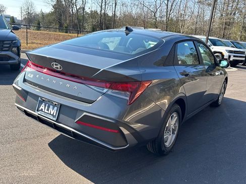 New 2026 Hyundai Elantra SE image 5