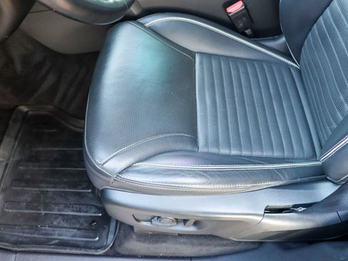 Used 2017 Land Rover Discovery First Edition image 16