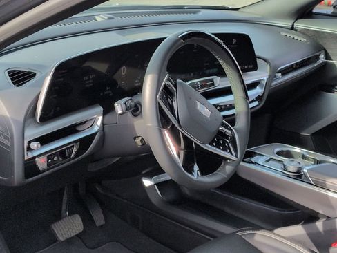 Used 2023 Cadillac Lyriq 2WD image 11
