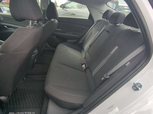 Used 2025 Hyundai Elantra SEL FWD image 23