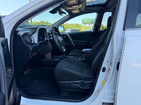 Used 2018 Toyota RAV4 XLE FWD image 9