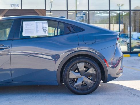 Used 2024 Toyota Prius LE image 31