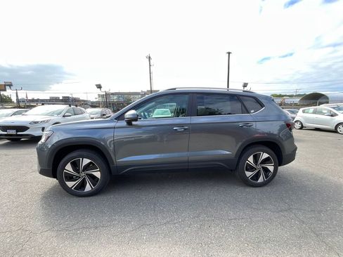 New 2025 Volkswagen Taos SE image 5