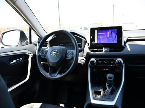 Used 2025 Toyota RAV4 XLE FWD image 19