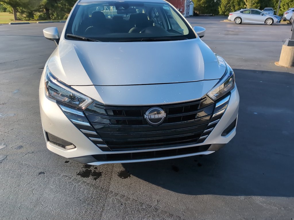 Used 2025 Nissan Versa SV FWD image 8