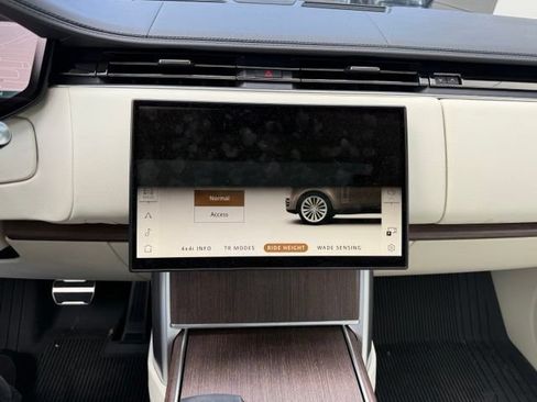 Used 2025 Land Rover Range Rover SE AWD/4WD image 23