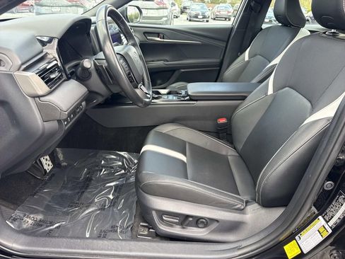 Used 2025 Toyota Camry SE image 29