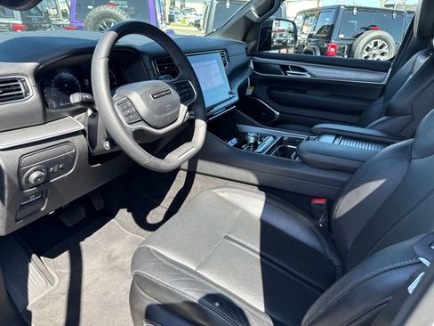 Used 2025 Jeep Wagoneer Series II w/ Premium Group I AWD/4WD image 23