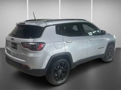 Used 2025 Jeep Compass Latitude w/ Altitude Special Edition AWD/4WD image 7