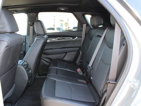 Used 2025 Cadillac XT5 Premium Luxury image 16