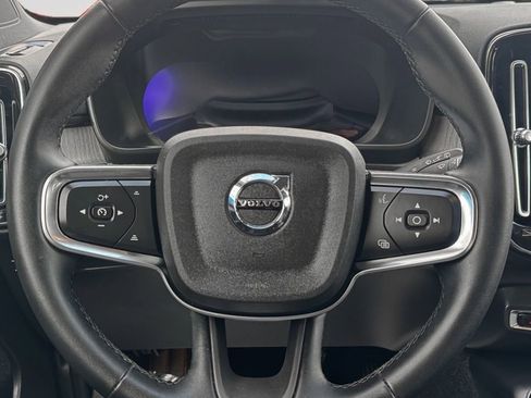 Used 2023 Volvo XC40 B5 Core w/ Convenience Package image 18