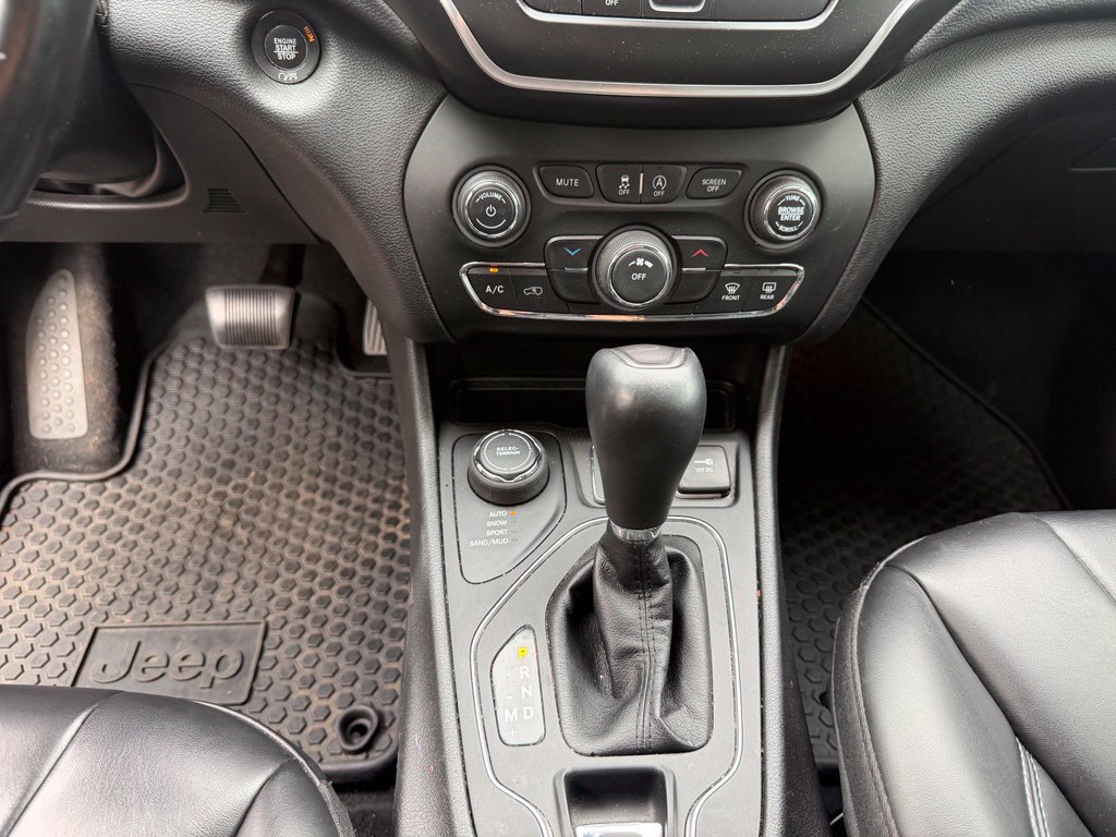 Used 2020 Jeep Cherokee Latitude Plus w/ Cold Weather Group AWD/4WD image 25