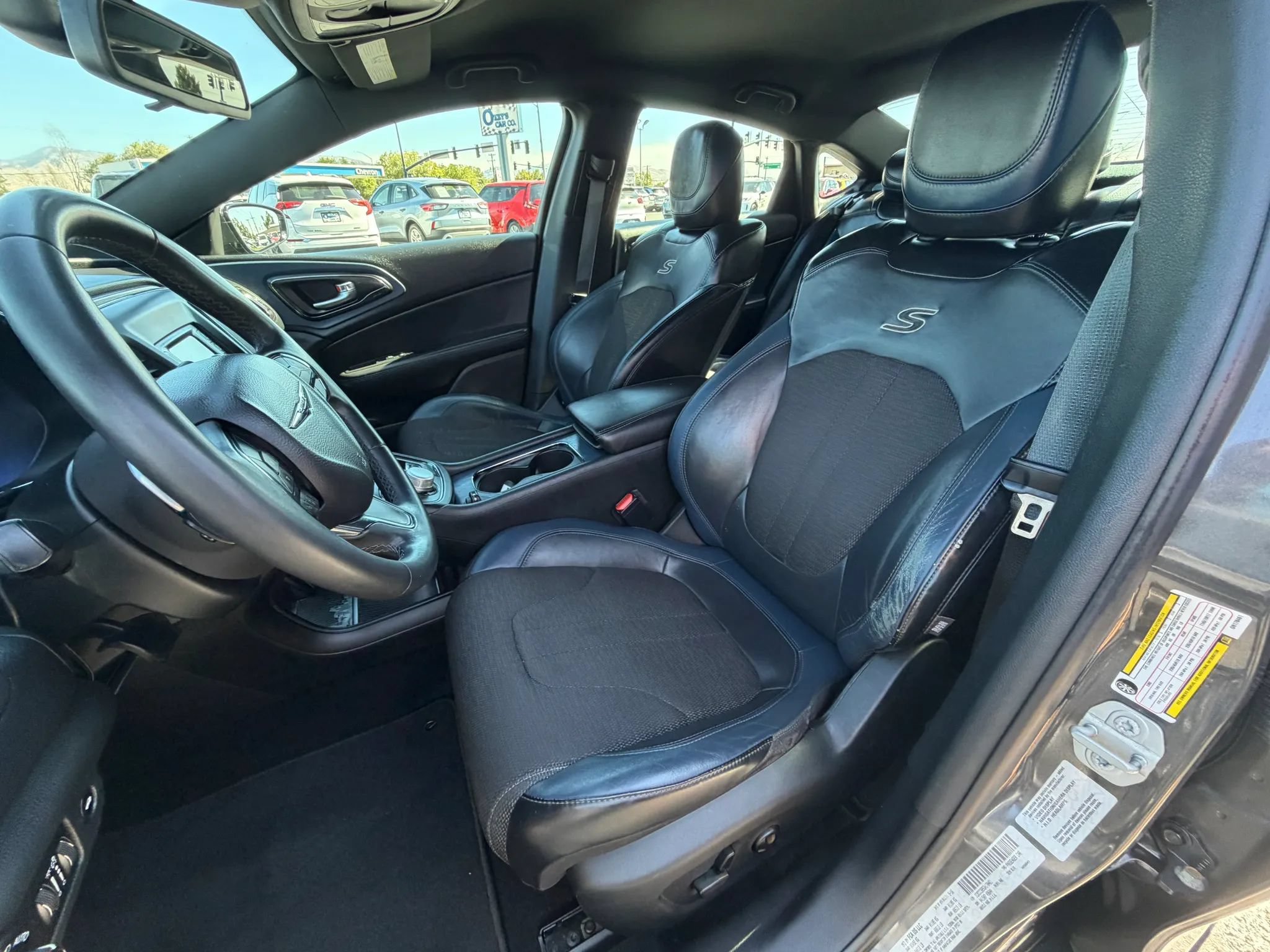 Used 2016 Chrysler 200 S FWD image 10