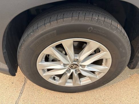 Used 2022 Toyota Corolla Cross LE FWD image 10
