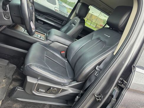 Used 2018 Ford Expedition Platinum AWD/4WD image 6