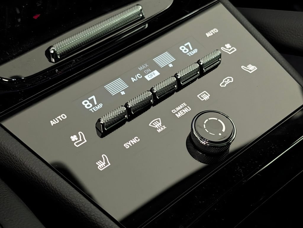 Certified 2026 Porsche Cayenne AWD/4WD image 30
