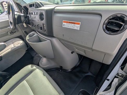 Used 2015 Ford E-350 and Econoline 350 Super Duty image 13