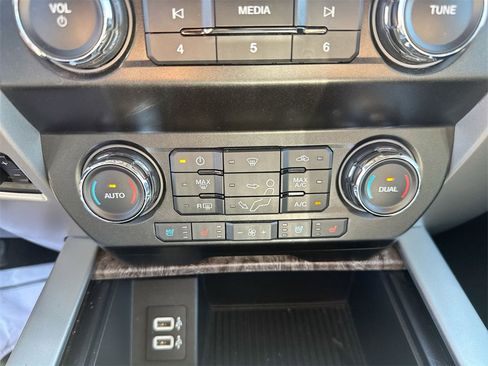 Used 2019 Ford F350 Lariat w/ Chrome Package image 25