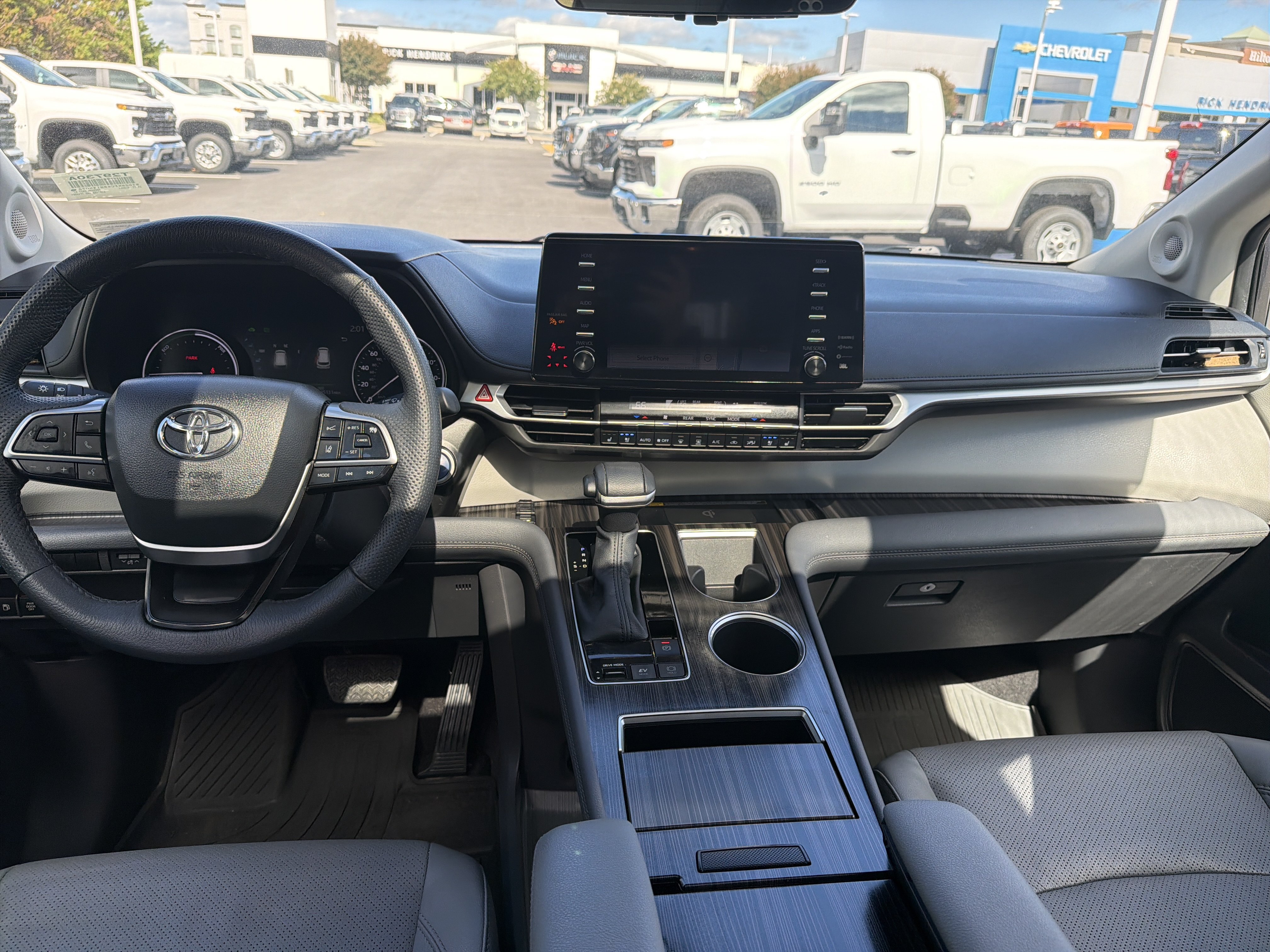Used 2024 Toyota Sienna Limited AWD/4WD image 30