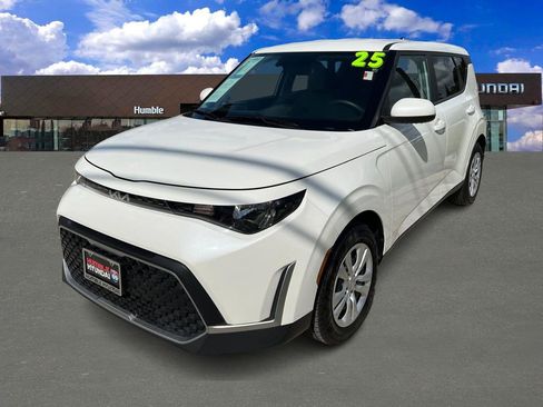 Used 2025 Kia Soul LX FWD image 1