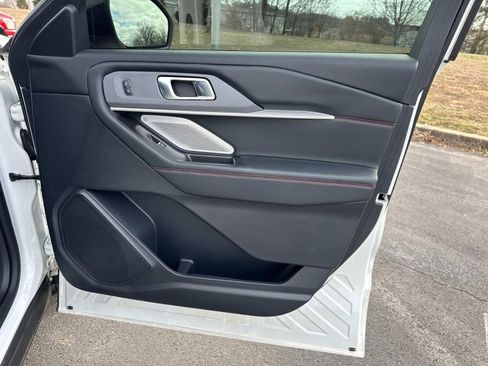 Used 2025 Ford Explorer ST image 23