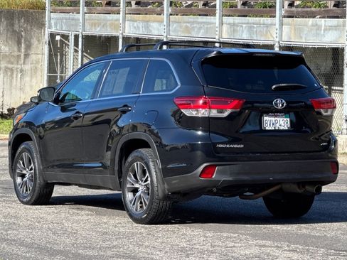 Used 2019 Toyota Highlander LE w/ Carpet Mat Package (TMS) image 6