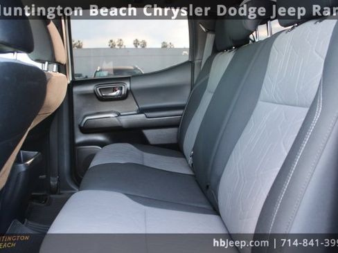 Used 2023 Toyota Tacoma TRD Off-Road image 33