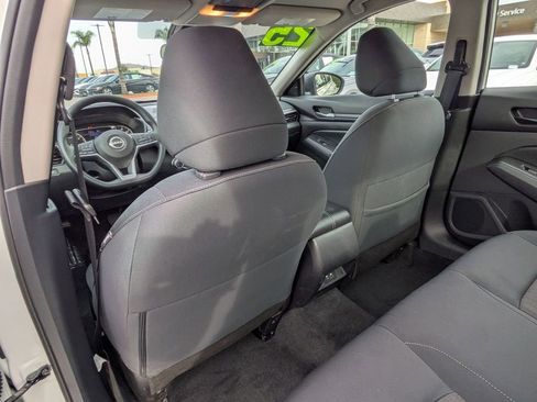 Used 2025 Nissan Altima 2.5 SV FWD image 25