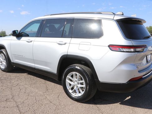 Used 2024 Jeep Grand Cherokee L Laredo AWD/4WD image 5