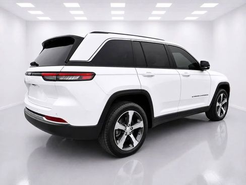 Used 2024 Jeep Grand Cherokee Limited 4xe w/ Luxury Tech Group II AWD/4WD image 5