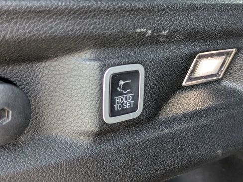 Used 2024 Jeep Grand Cherokee L Altitude AWD/4WD image 12
