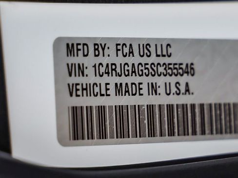 New 2025 Jeep Grand Cherokee Altitude image 29