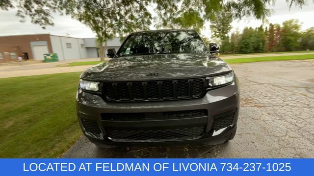 Used 2023 Jeep Grand Cherokee L Laredo AWD/4WD image 3