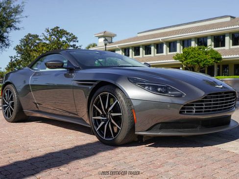 Used 2020 Aston Martin DB11 Volante image 22