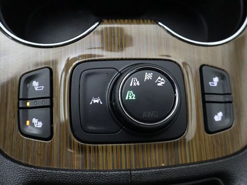 Used 2023 GMC Acadia SLE w/ Driver Convenience Package image 50