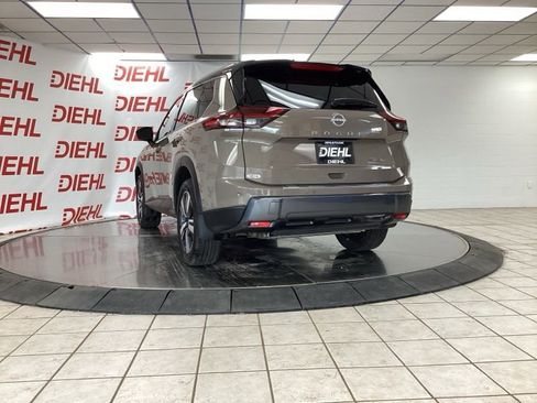 Used 2025 Nissan Rogue SL w/ SL Premium Package AWD/4WD image 5