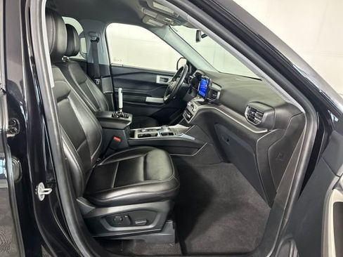 Used 2022 Ford Explorer XLT w/ Equipment Group 202A image 28