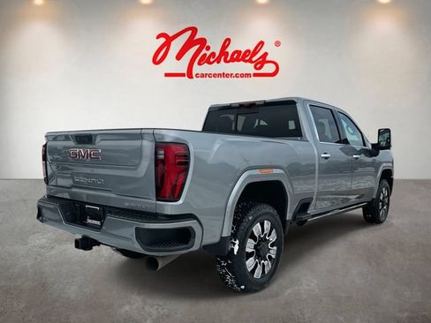 Used 2025 GMC Sierra 3500 Denali w/ Technology Package AWD/4WD image 3