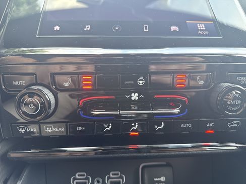 New 2025 Jeep Grand Cherokee Altitude image 27