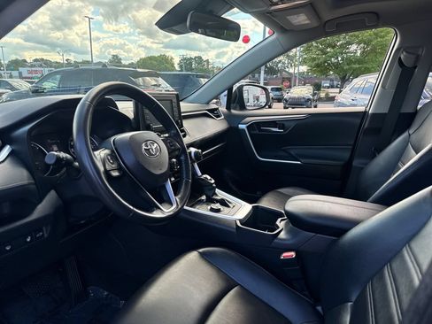 Used 2022 Toyota RAV4 XLE Premium AWD/4WD image 15