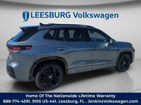 Used 2026 Volkswagen Tiguan SE R-Line FWD image 5